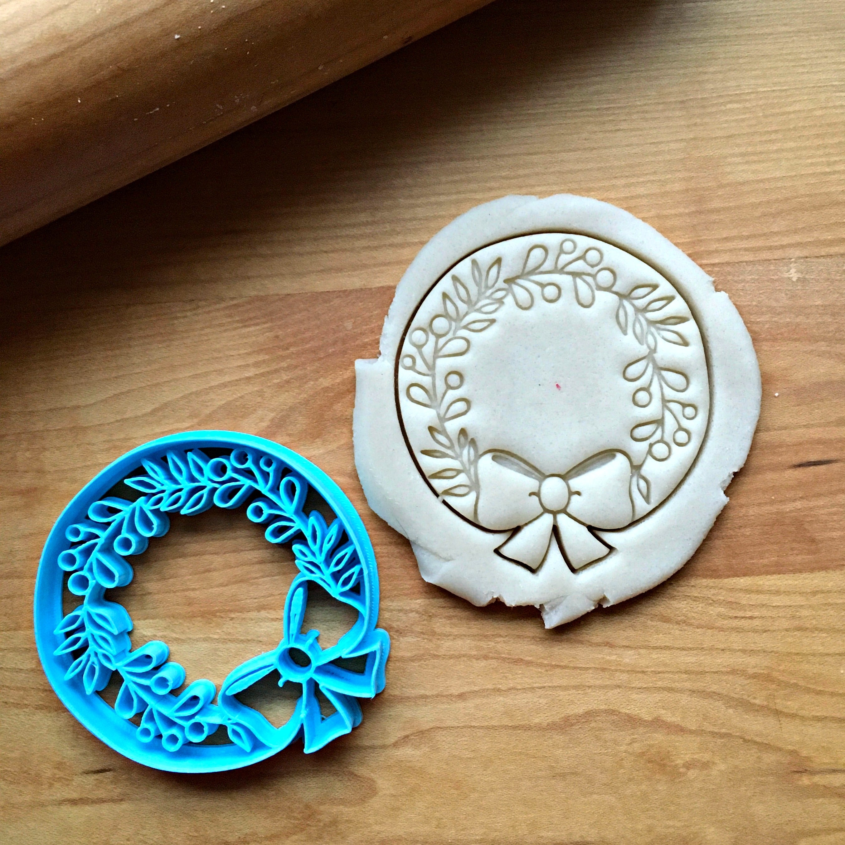 Wreath with Holly Cookie Cutter/Dishwasher Safe