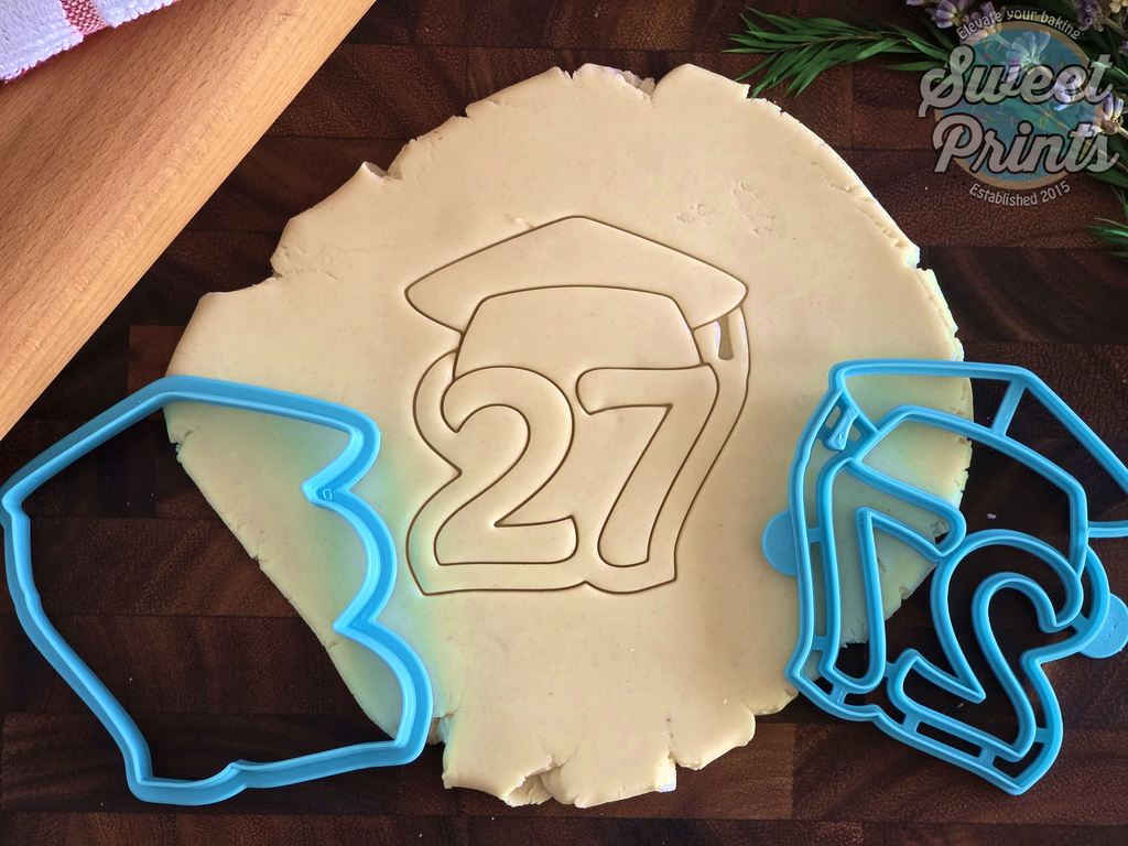 2027 Graduation Hat Cookie Cutter & Stamp/Dishwasher Safe