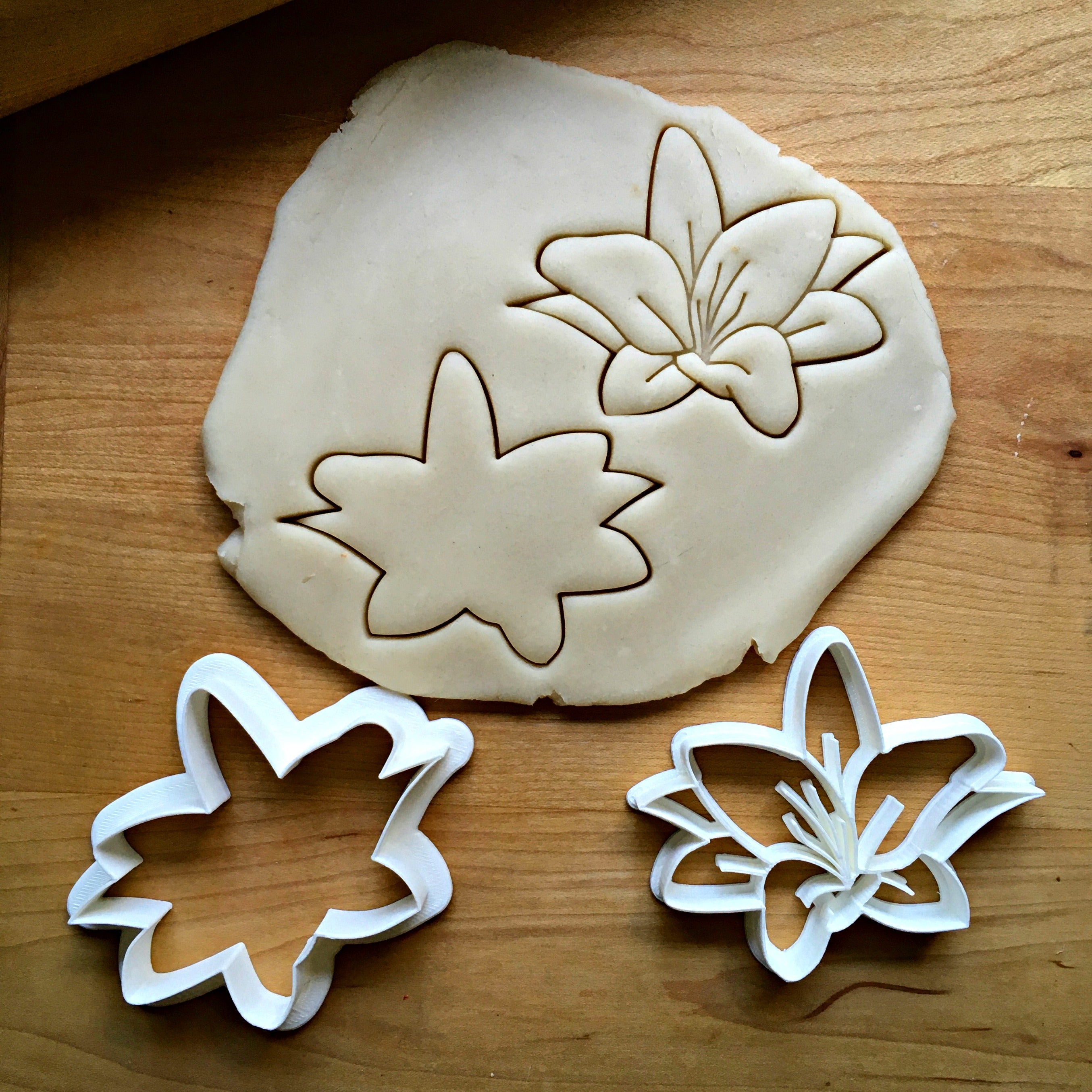 Set of 2 Lily Cookie Cutters/Dishwasher Safe