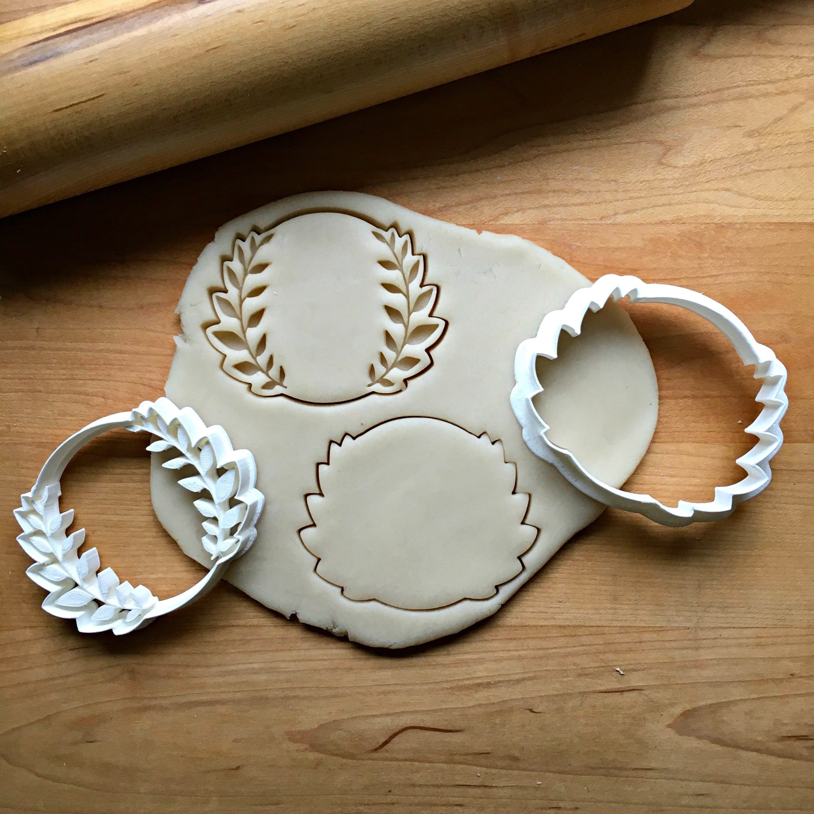 Set of 2 Leaf Circle Cookie Cutters/Dishwasher Safe