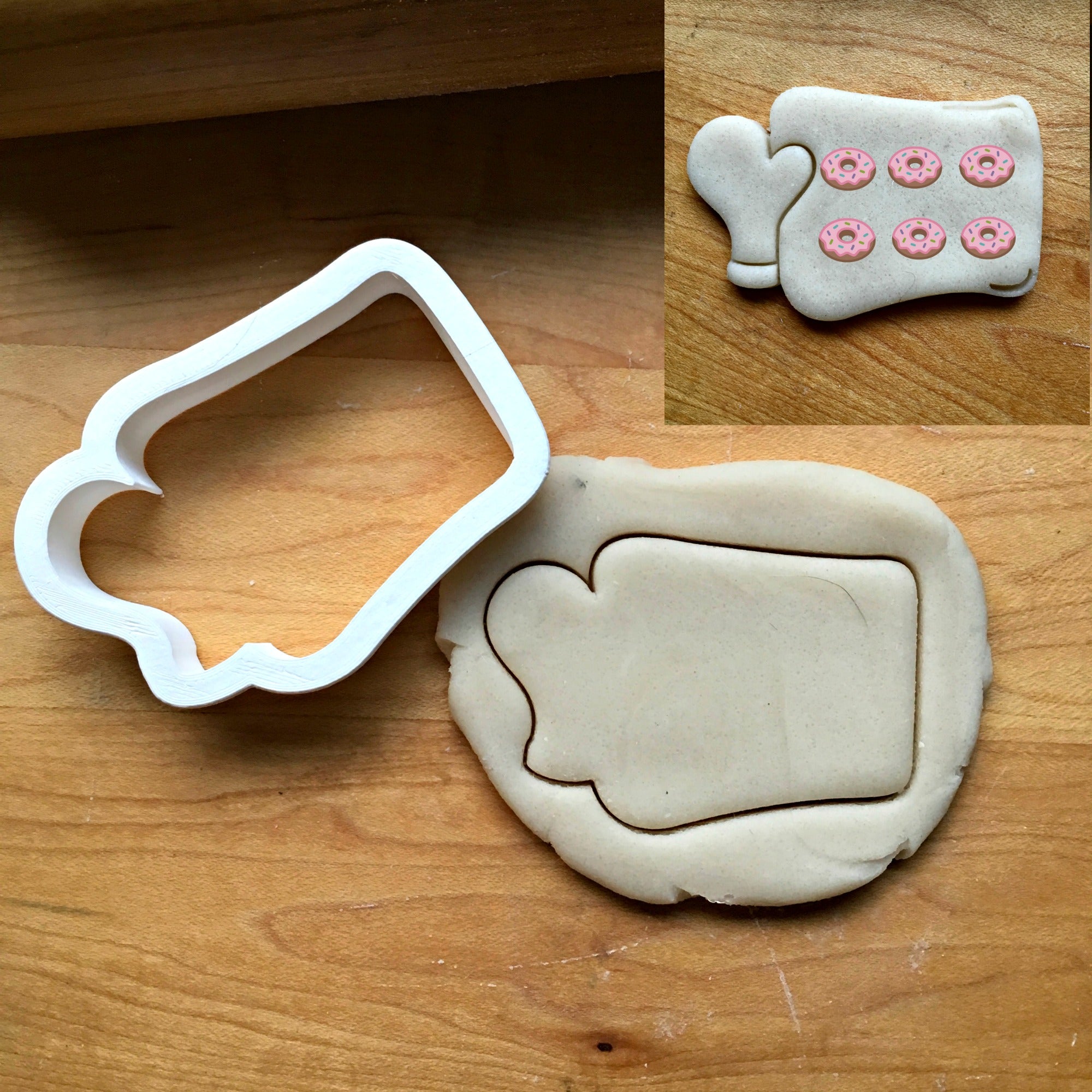 Cookie/Baking Sheet with Mitt Cookie Cutter/Dishwasher Safe