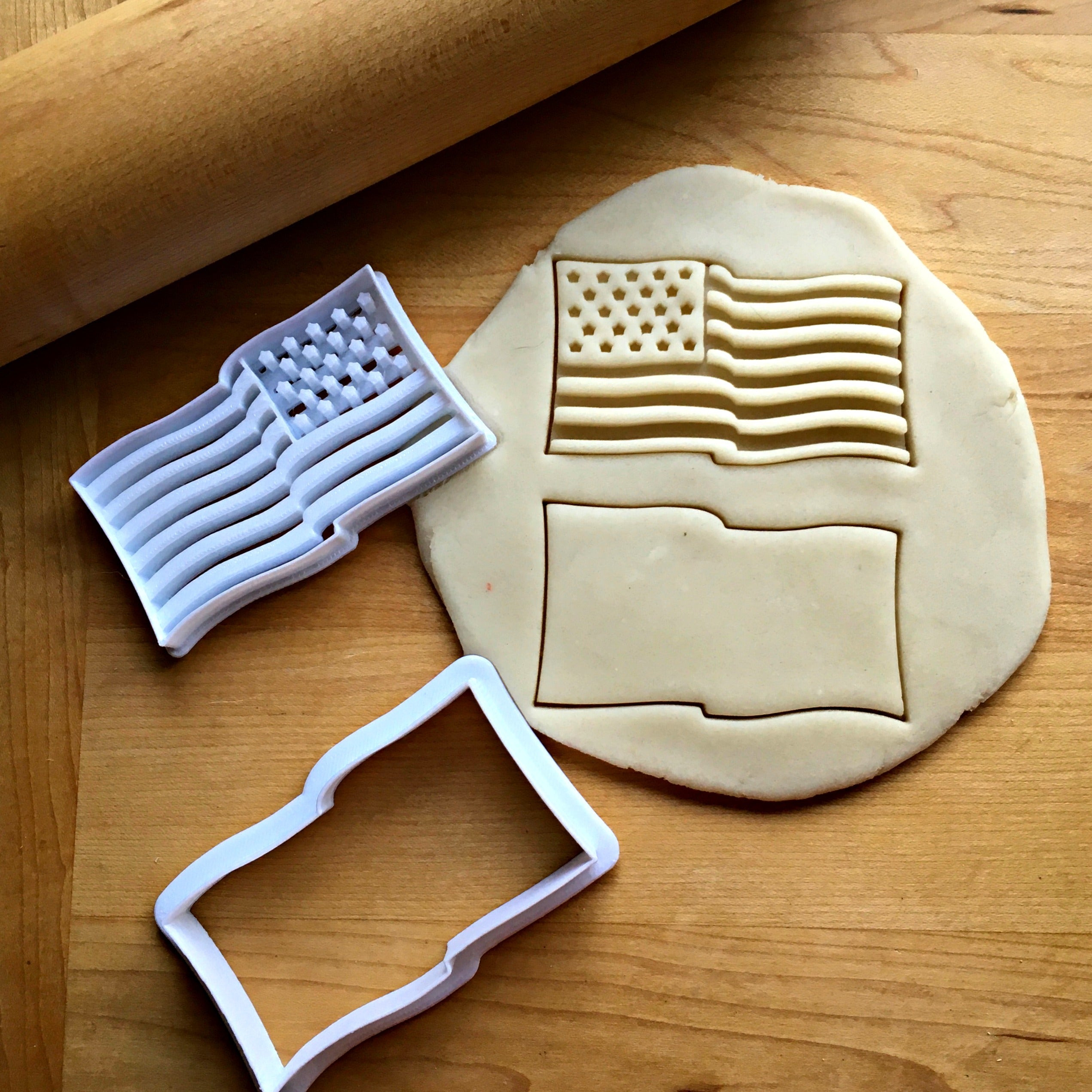 Set of 2 American Flag Cookie Cutters/Multi-Size/Dishwasher Safe